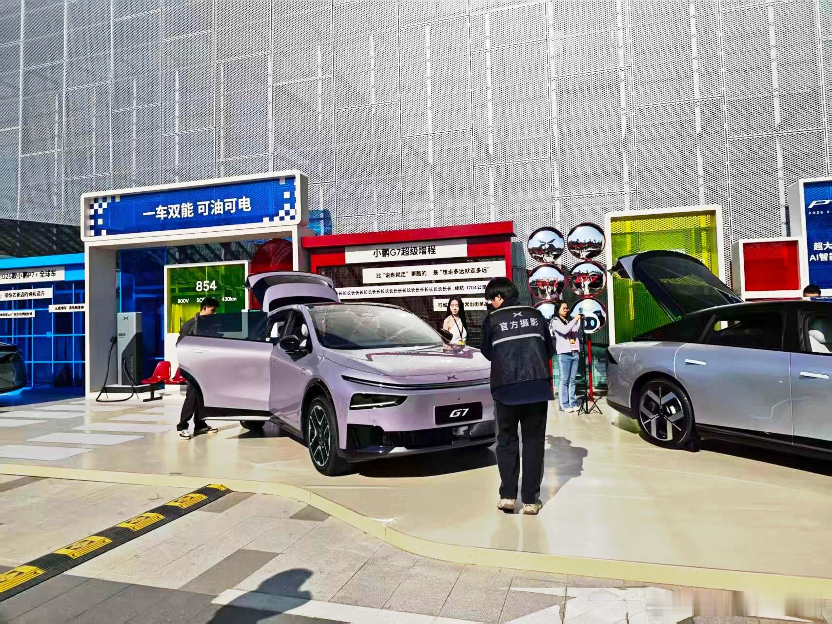 小鹏现在终于可以加油了全球化必备技能，能加油的小鹏P7+，G7已经在欧洲麦格纳工