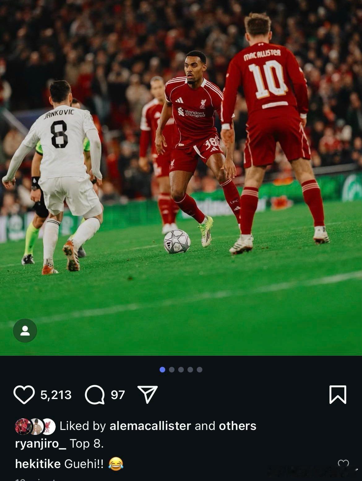 利物浦版本的格伊格拉文贝赫发布对阵卡拉巴赫的照片，展示控球瞬间；埃基蒂克的评论戏