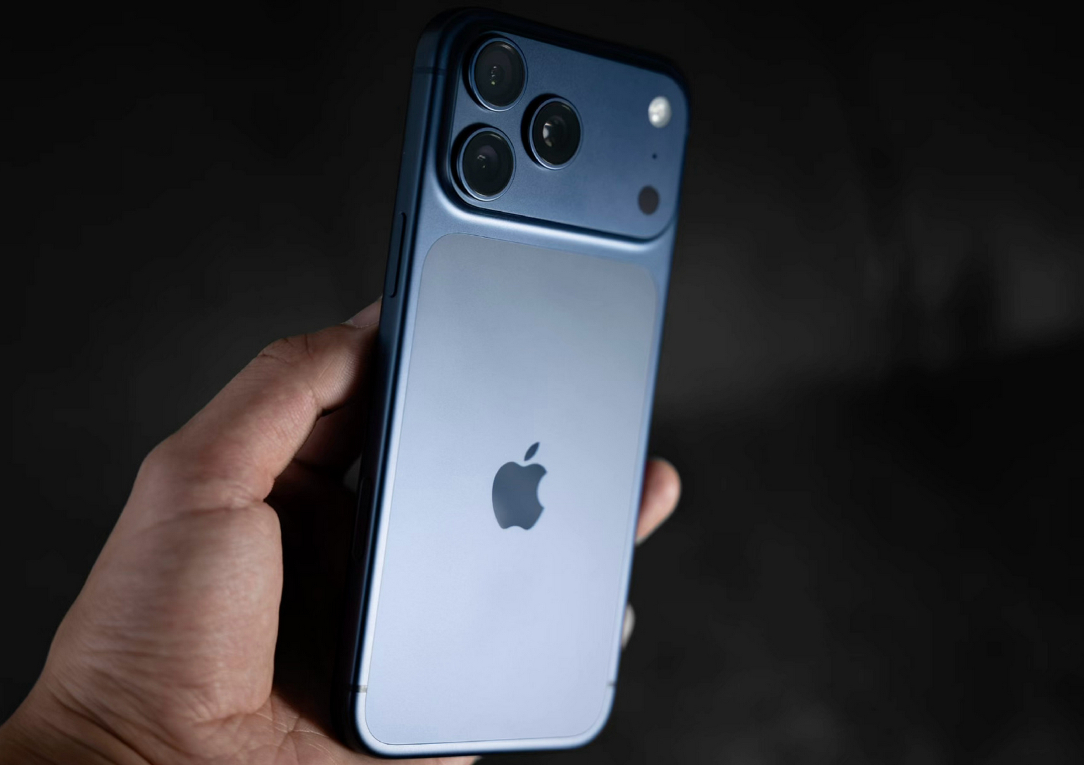 张铁牛第一把火没烧起来呀！iPhone 18 Pro Max这个加价属实不多，关