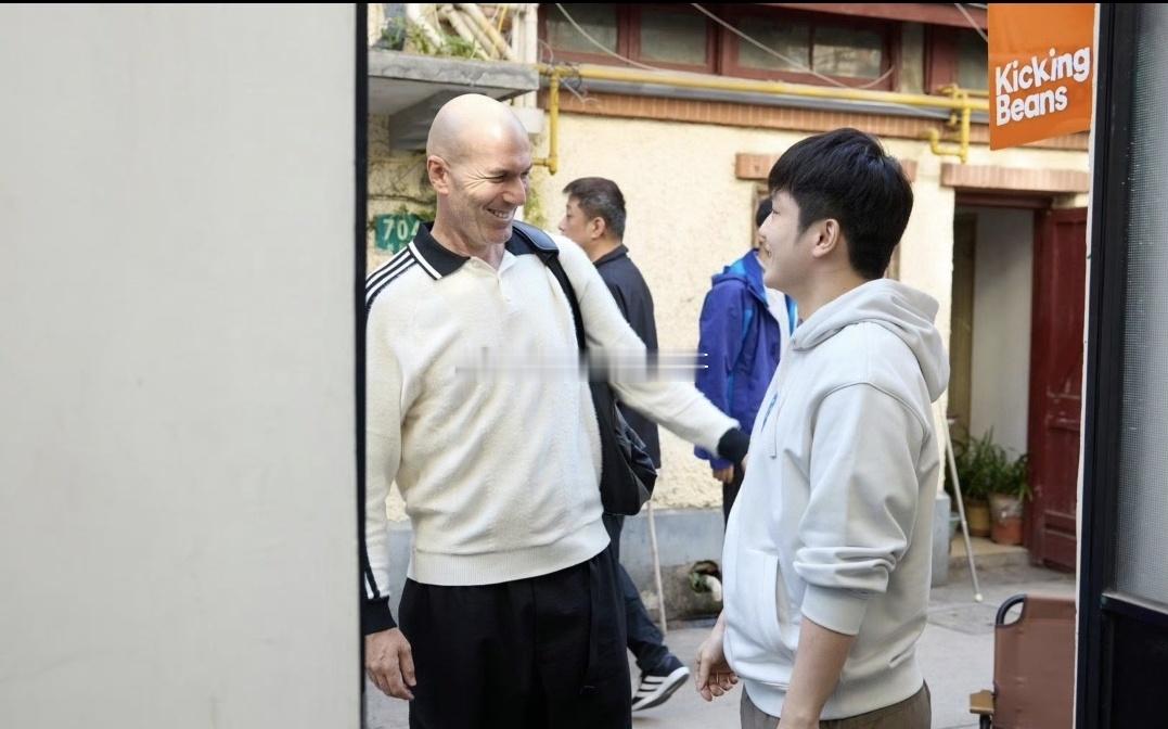 哇，又是跨界联动，作为体育巨星，樊振东一直在为推广乒乓球而努力！