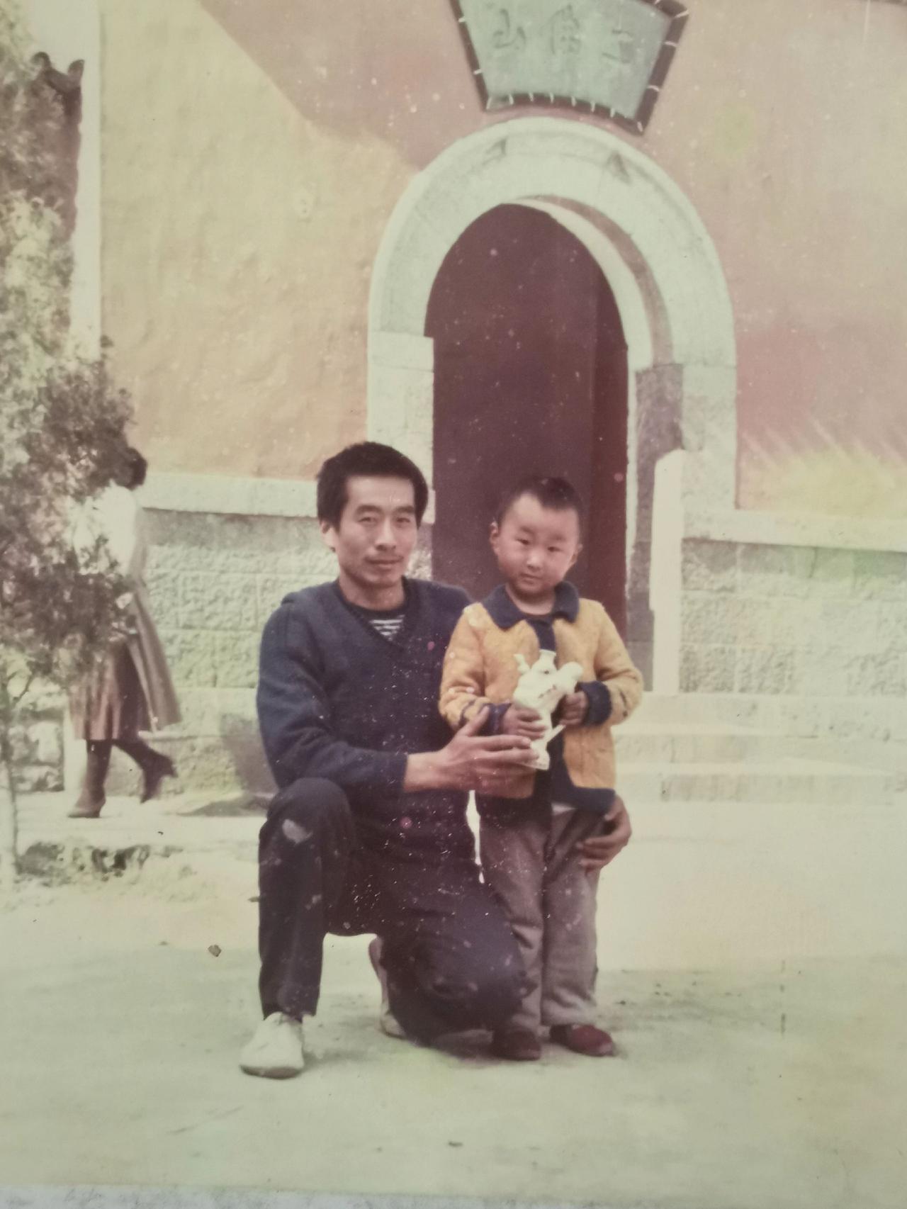 刚邮寄来的飞跃运动鞋，虽然价格便宜，但是穿着练功舒服，几十年的情怀。记得小时候，