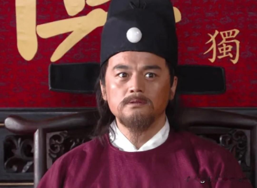 胡惟庸这辈子，浓缩起来就一句话：爬了七年，摔了一天，死后十年还在"背锅"。
他是