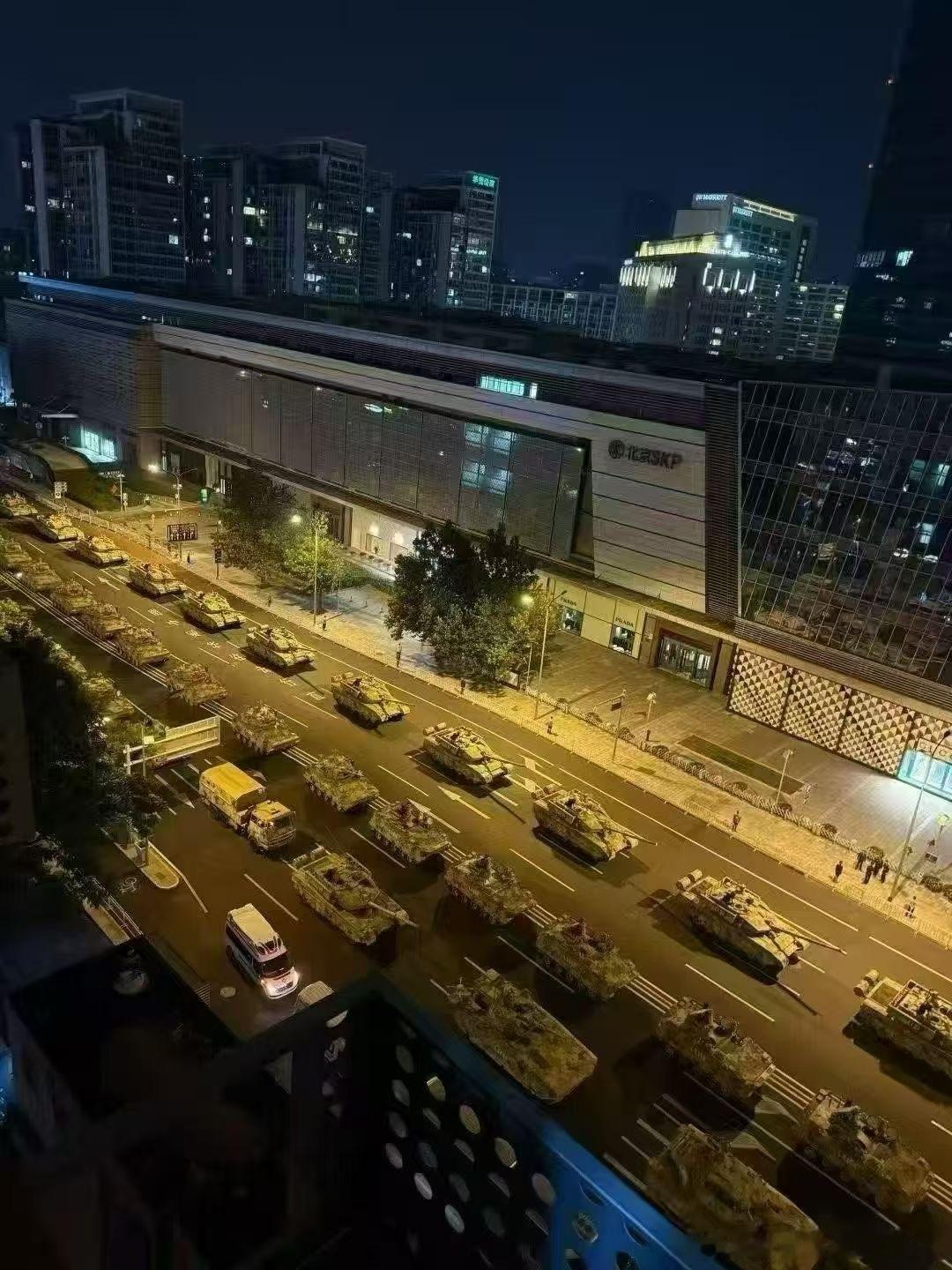 我这是兴奋的睡不着[允悲]阅兵  ​​​