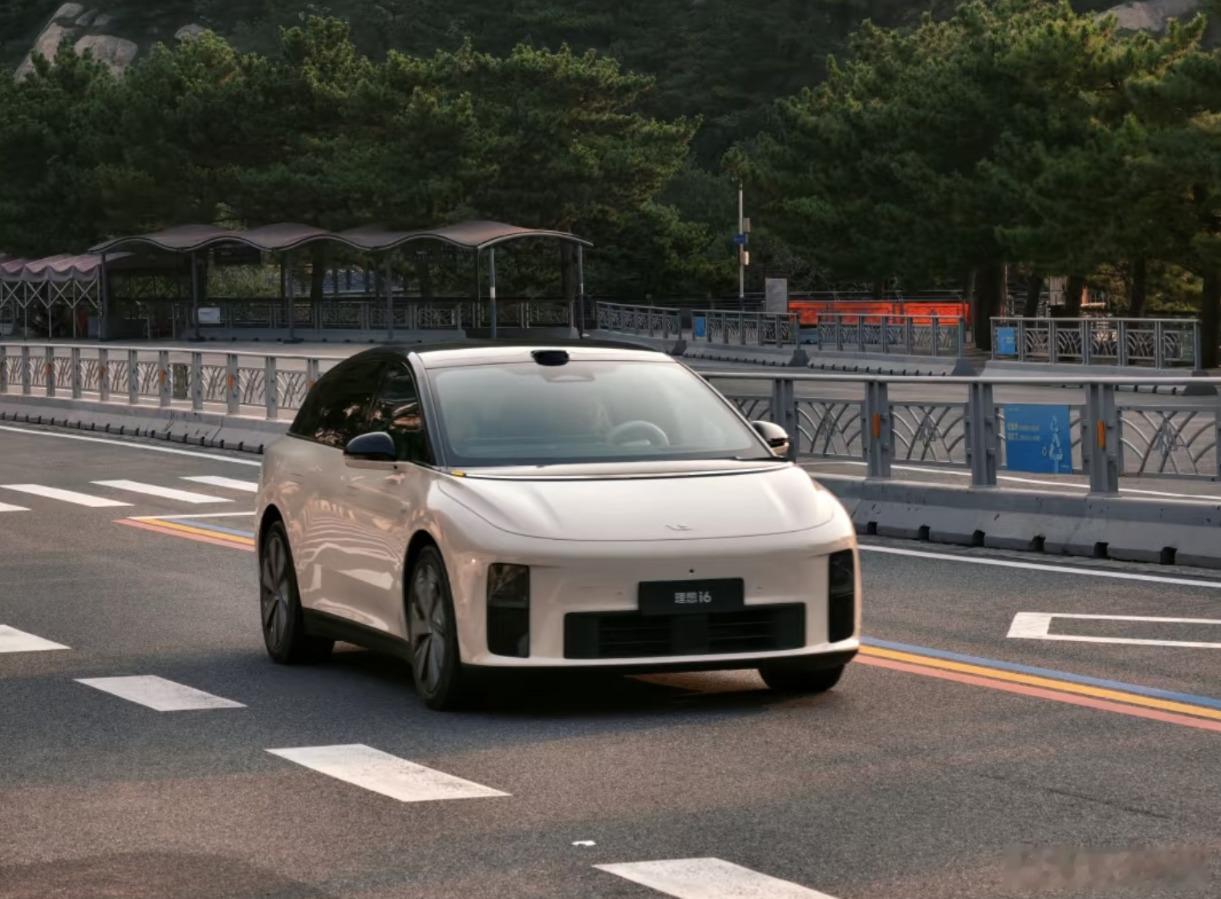 理想i6，9月发，有了i8因为SKU问题，后续改价这波操作后，我感觉i6大概率是
