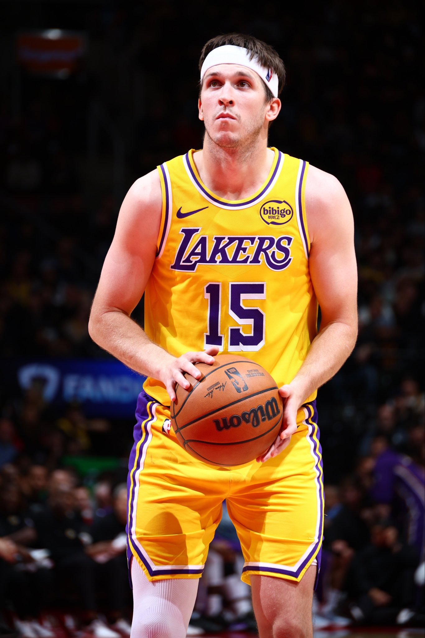 里夫斯二级拉伤，4周后复查。推上的医学专家认为大概要5-6周的时间才能回来。湖人