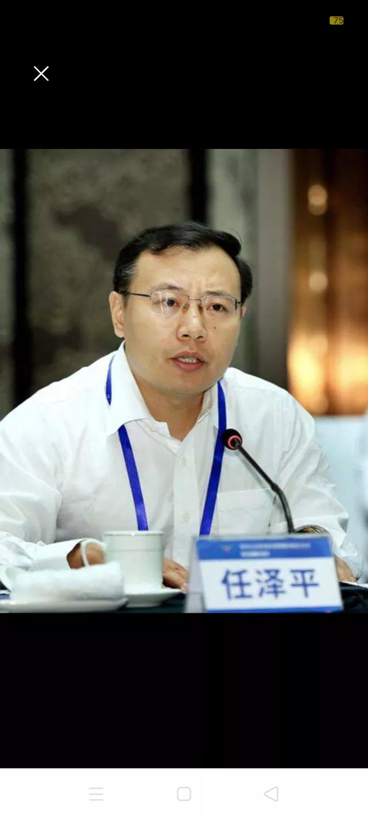 但斌和任泽平，你支持谁？
       一个是实战派私募代表，一个是理论届经济学