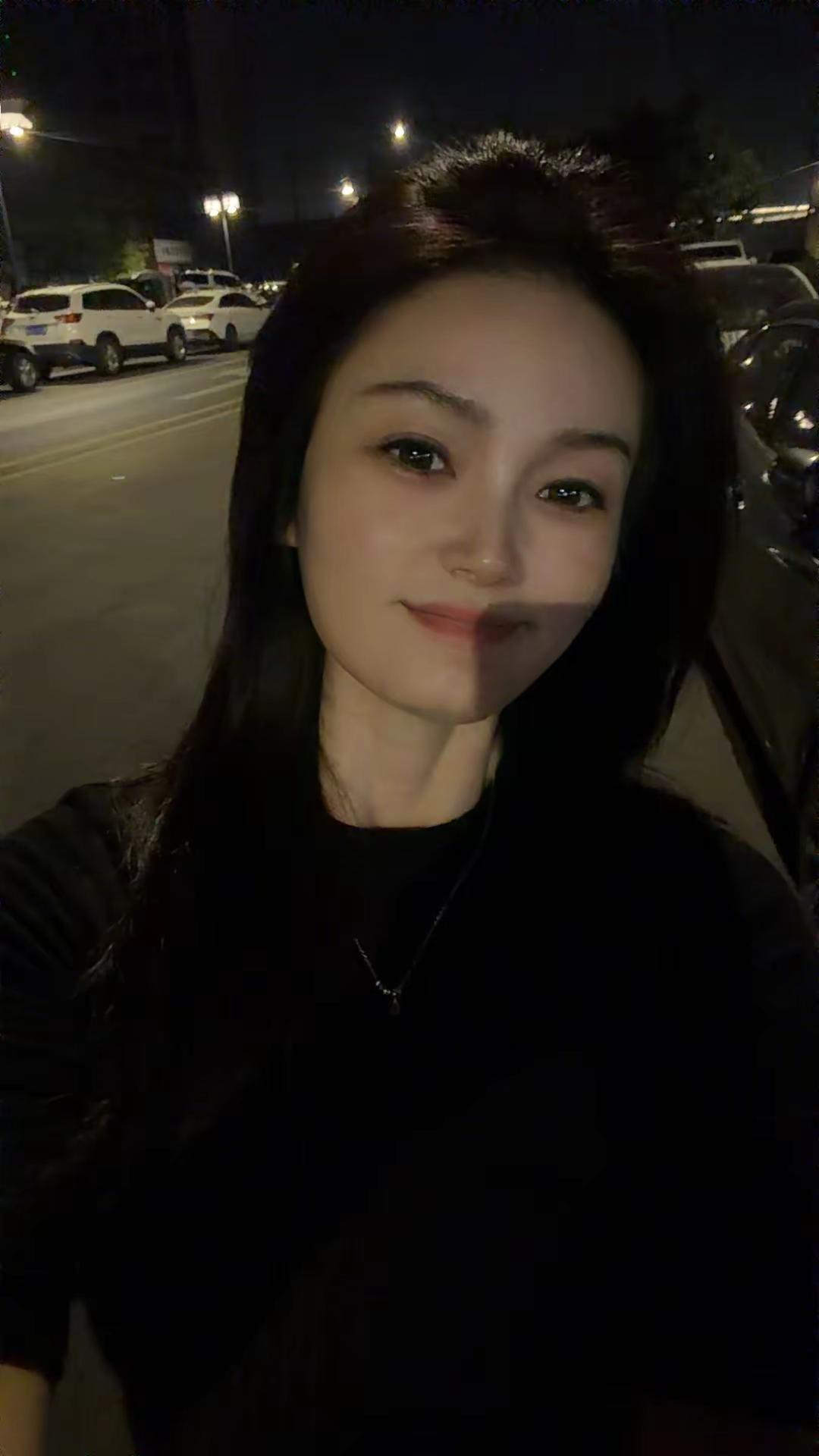 “爱小张的人会爱小张的全部，而不是怎样的小张”夜晚治愈系笑容