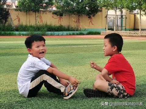 堂姐是婶婶的大女儿，今年也五十四了。

三十多年前，她从村里初中毕业，跟着婶婶进