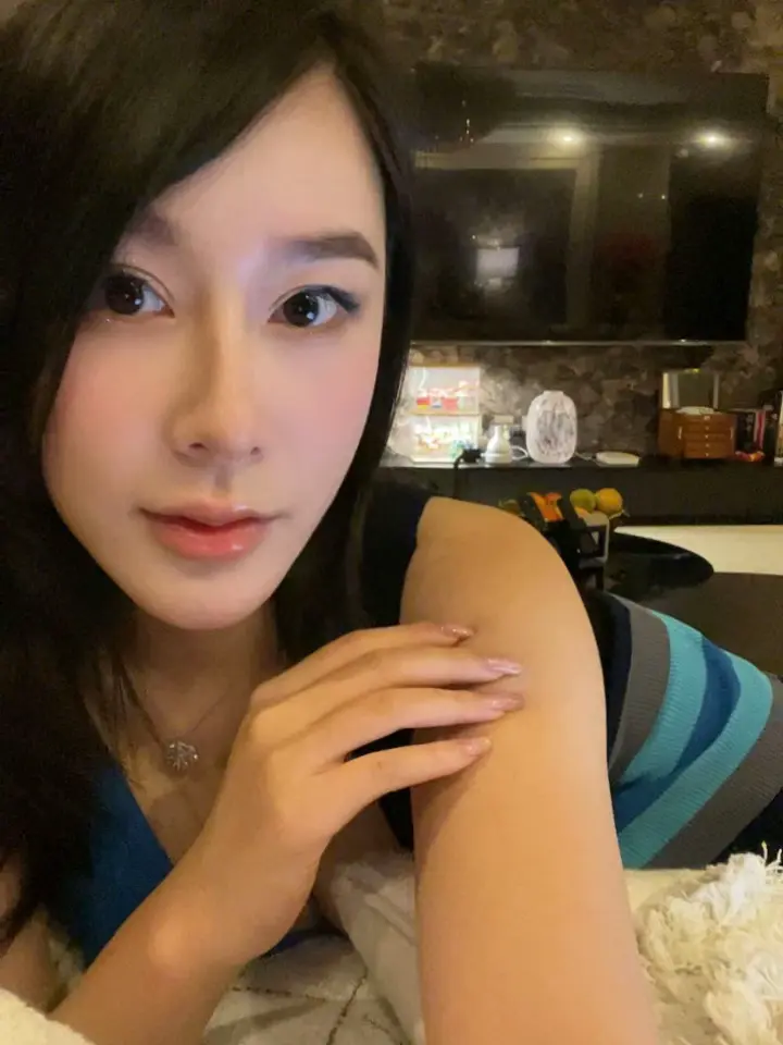 手中的笔不停的抹涂，渴望勾画出明天的旅途