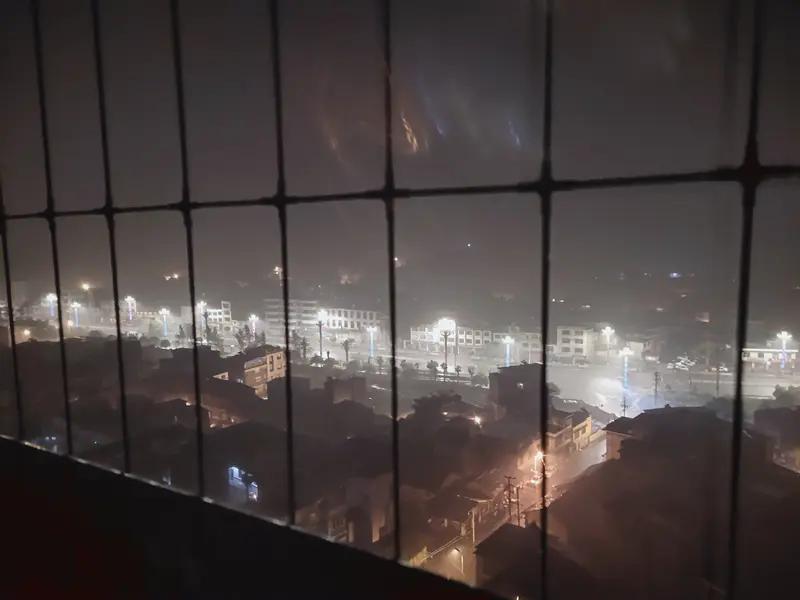 看到“昨夜狂风暴雨”这个上联，感觉就像经历了一场生活的洗礼。生活里谁没遇到过狂风