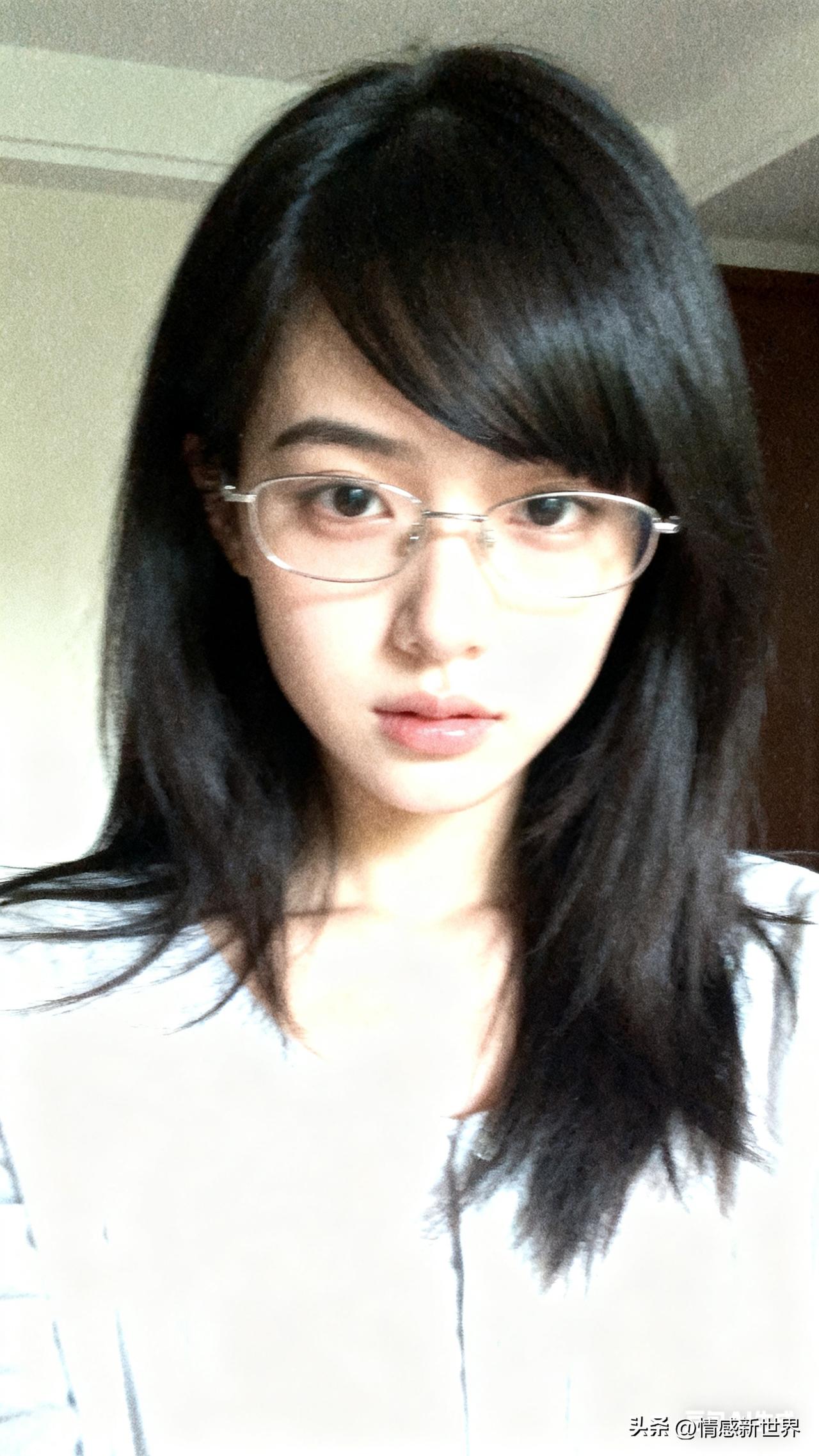 黑发少女，眼镜甜美，清新自然眼镜少女自拍 洋气眼镜美女 冬季眼镜女孩