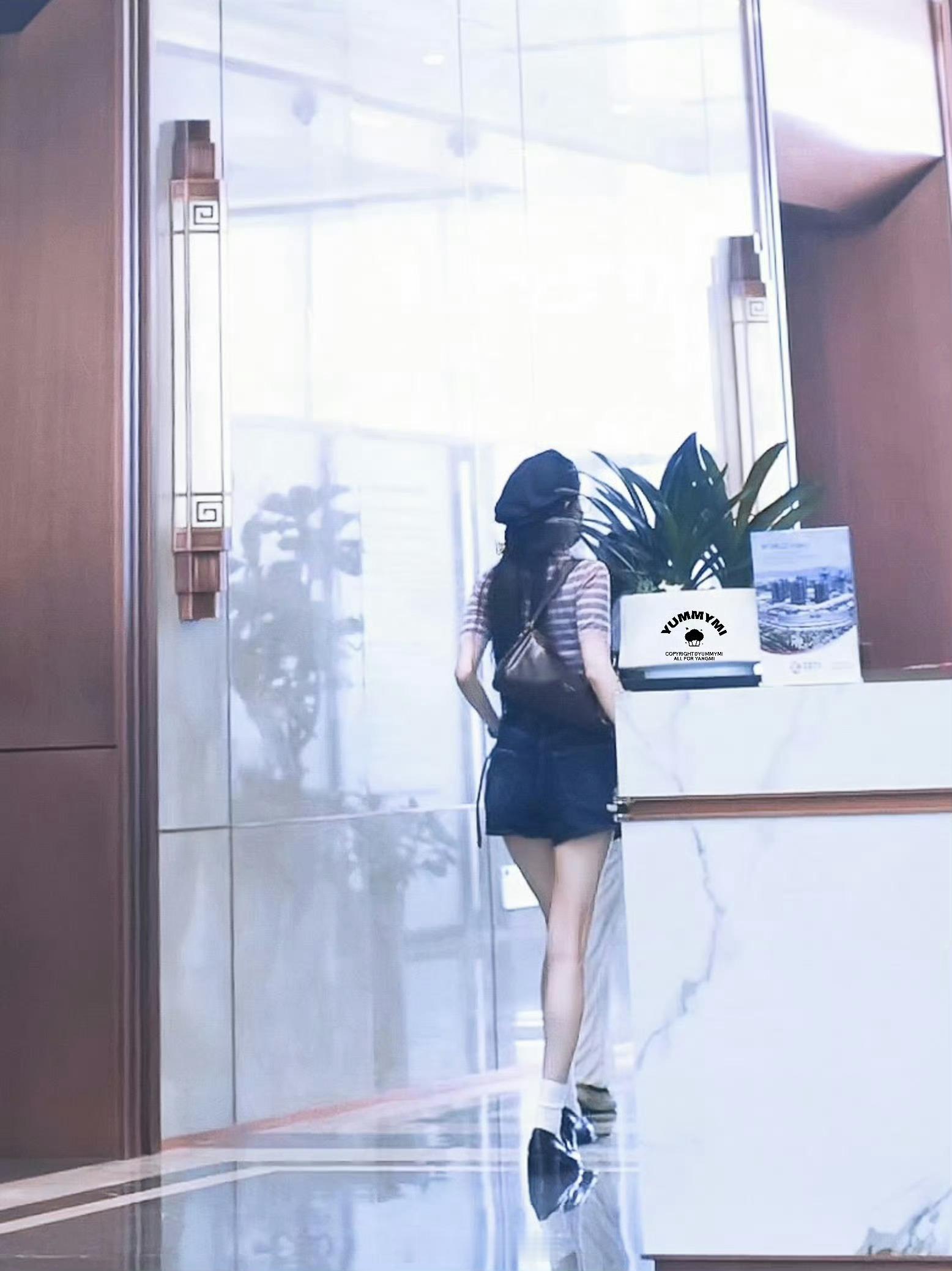 杨幂辣妹回归不记得多少年没见过幂姐穿这么辣了 大连