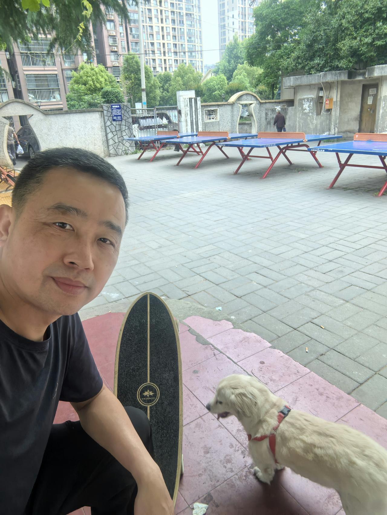 酒龄四十年，戒酒304天，滴酒未沾。

早晨醒来，窗外下着蒙蒙细雨，昨天晚上是深