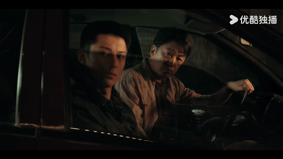 王鹤棣王鹤棣遇上潘粤明面相变了看见王鹤棣和潘粤明的组合也是很酷，毕竟我们的师徒组