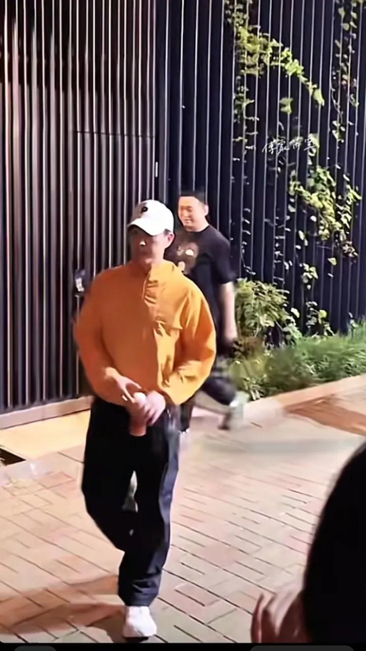 今天张颂文老师现身《狩谎》，全网都炸了！从徐峥、曾志伟到袁咏仪，这部剧的客串阵容