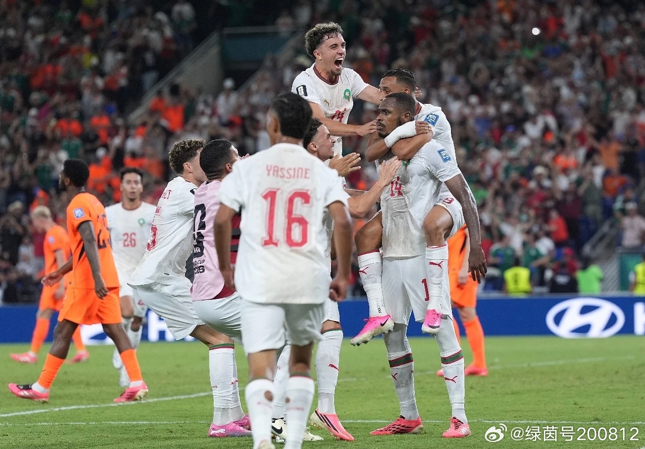 世界杯1/16决赛:摩洛哥队🇲🇦经历加时赛1比1战平荷兰队🇳🇱，点球大战