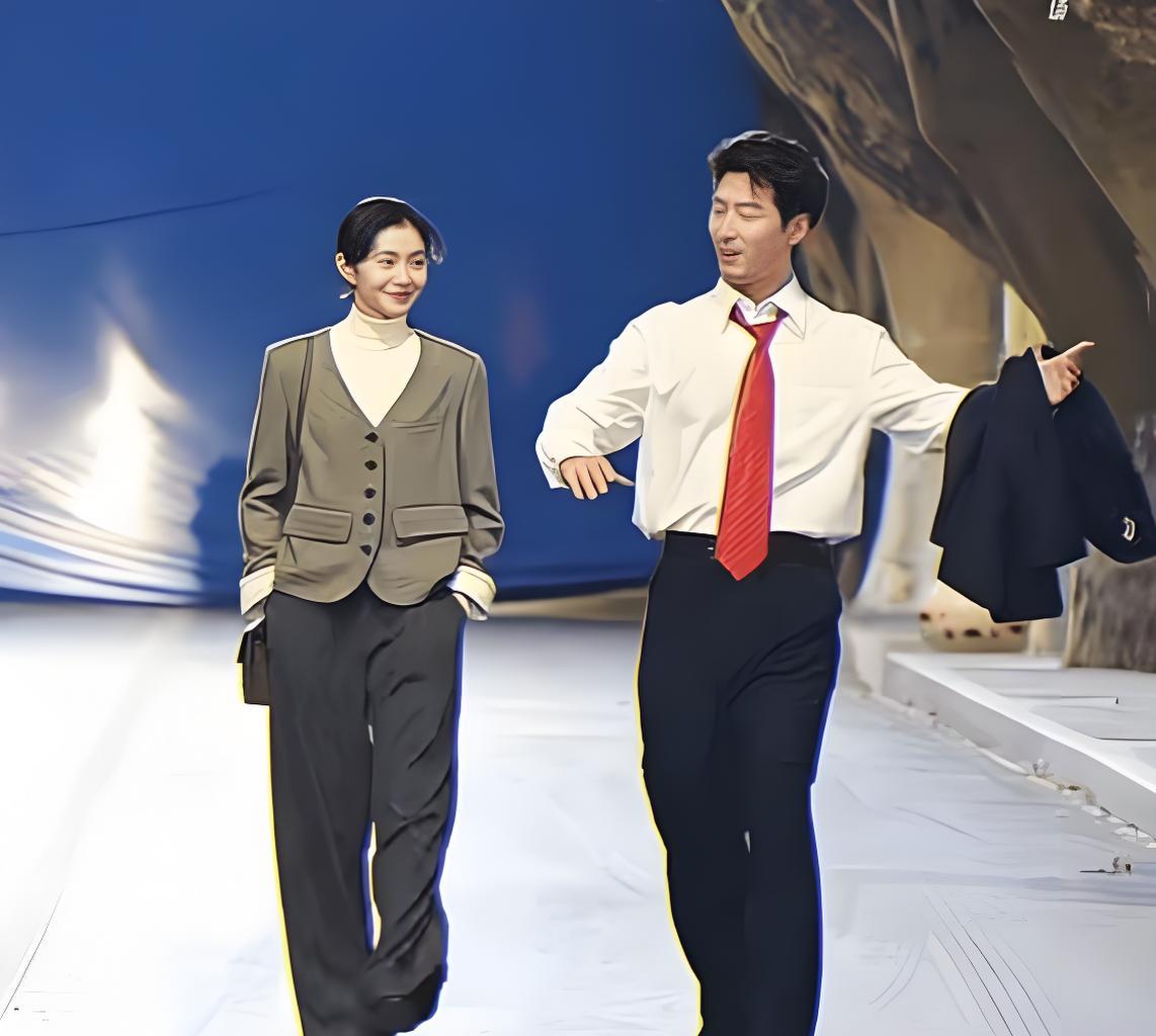 这首歌就是让人哭的。

《主角》里，《灰姑娘》这首歌太适合这部剧了，那温柔深情的