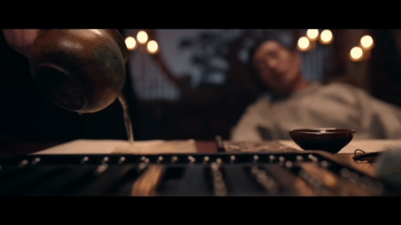 连环命案在韦杜之地肆虐，金粉符文暗藏玄机，钝器穿肉等场景，瘆人程度超乎想象！ 