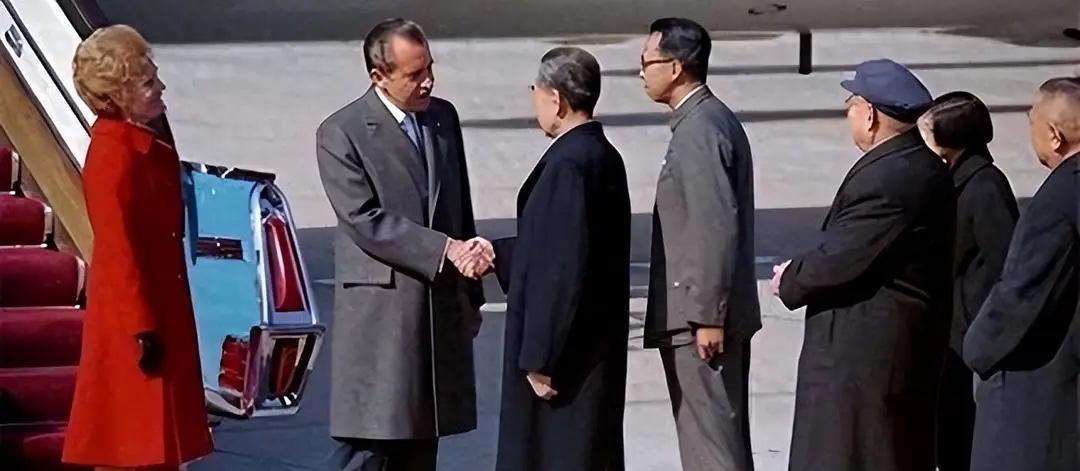 晚年尼克松在回忆录中直言：“我这辈子最后悔的事，就是1972年访问中国，毛主席早