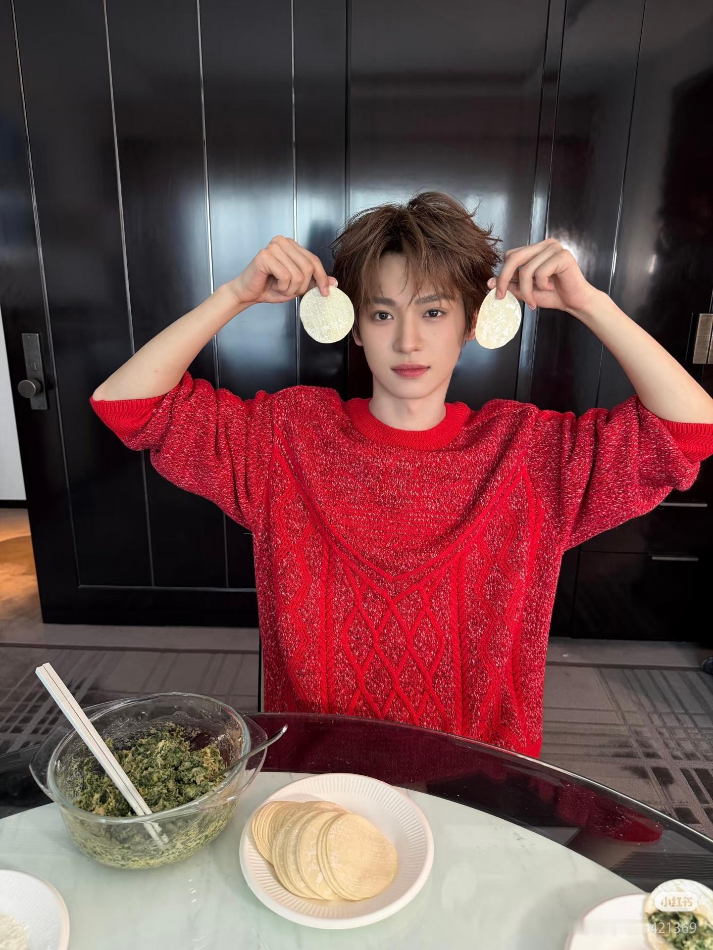 梓渝工作室营业这么会营业的大明星不多了 