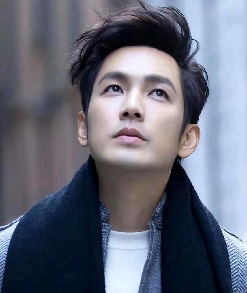 谁懂啊！钟汉良51岁这状态真的藏不住了！

明明到了容易身材走样、皮肤松弛的年纪