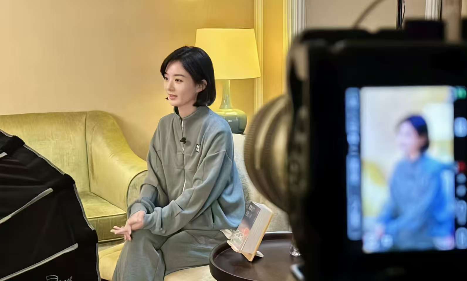 早上好各位家人们，早上好丽颖又是新的一周了，马上这个月要结束了，时间过得真快！一