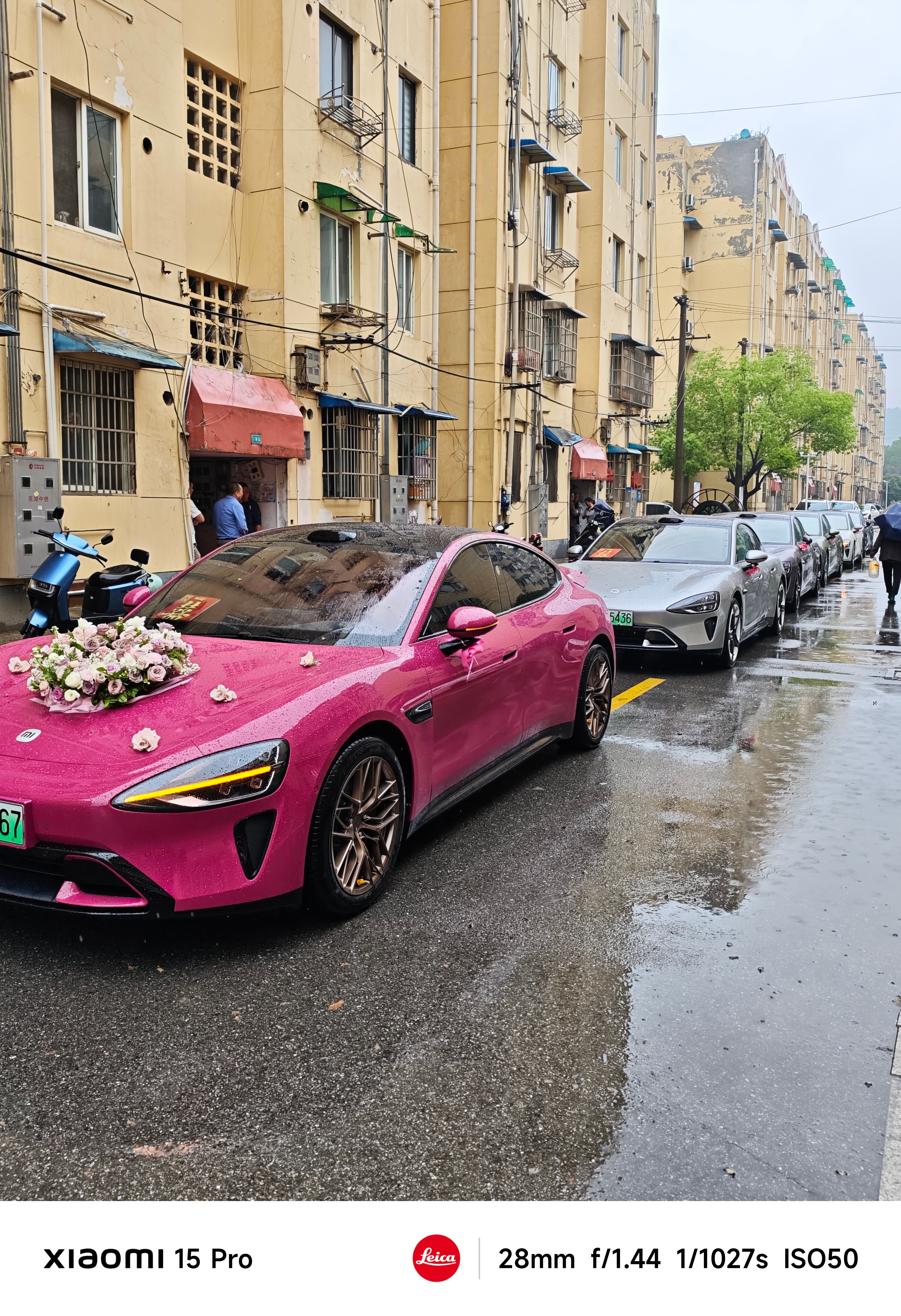 儿童节6辆小米SU7接亲去喽[哈哈][心]璀璨洋红头车🚗  [心] ​​​