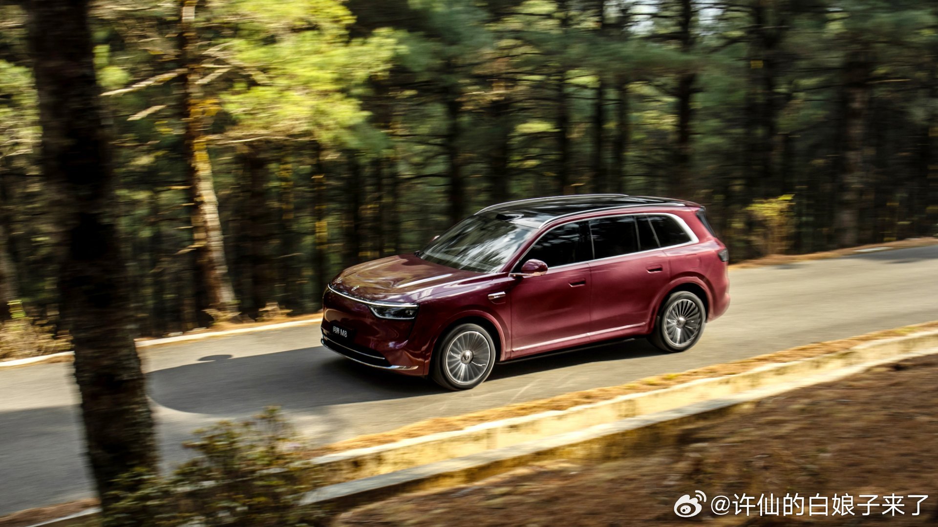 问界M8交付量突破10万台 问界M8交付破10万台，成40万级销冠。其大空间配零
