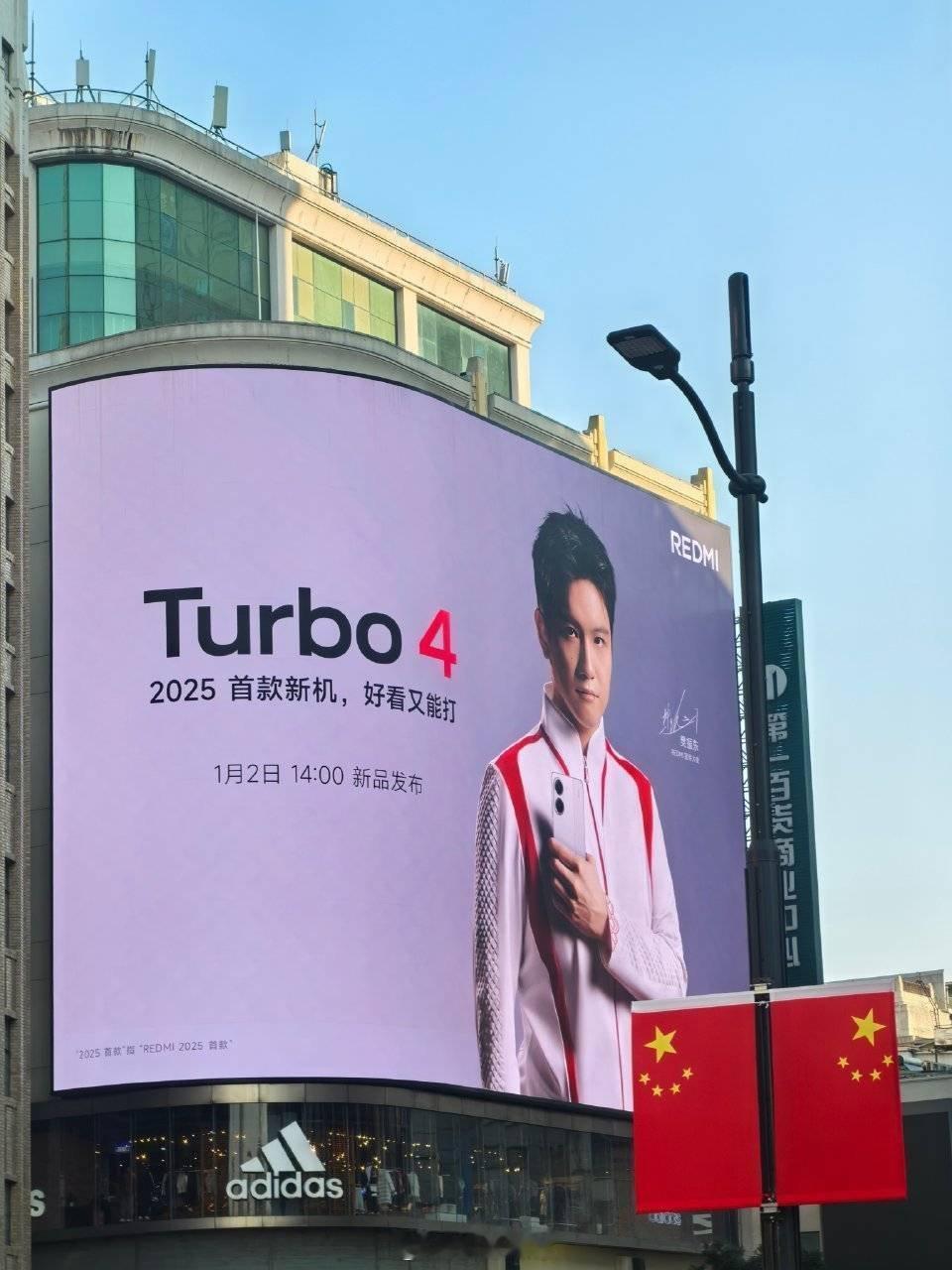 樊振东的新机Turbo4  谁会拒绝一个敢正面硬刚WTT规则的樊振东，正面形象拉