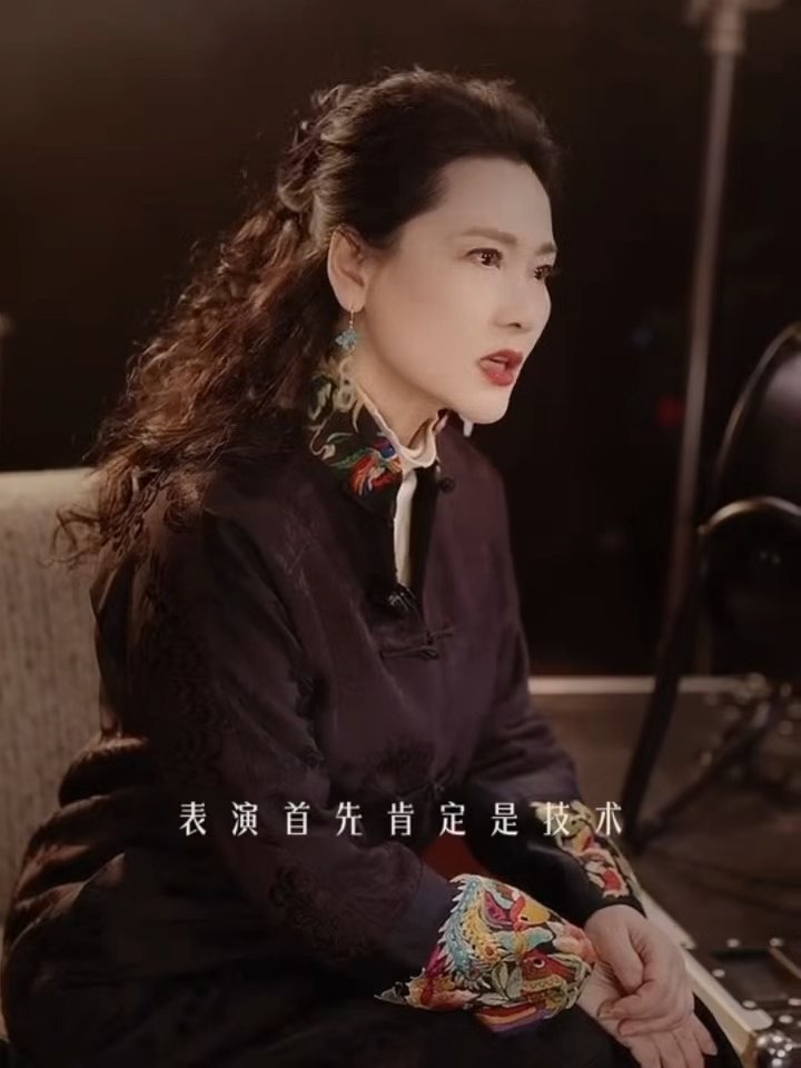 何赛飞这情绪切换绝了无限超越班 看何赛飞演戏，你会忘记她在演。她的情绪不是切换，