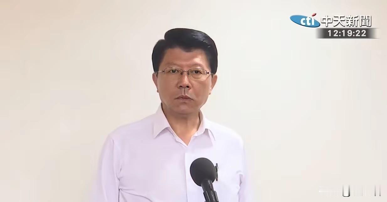 台湾谢龙介爆料：民进党高干亲姊赴大陆走私野生动物，被关深圳监狱踩缝纫机
 
国民