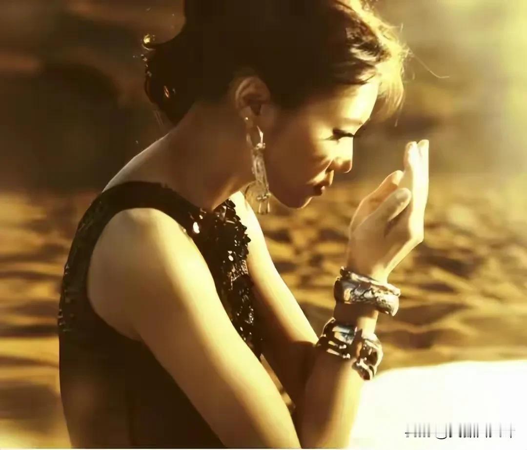 喜欢云朵
        无论过去
                还是现在
喜