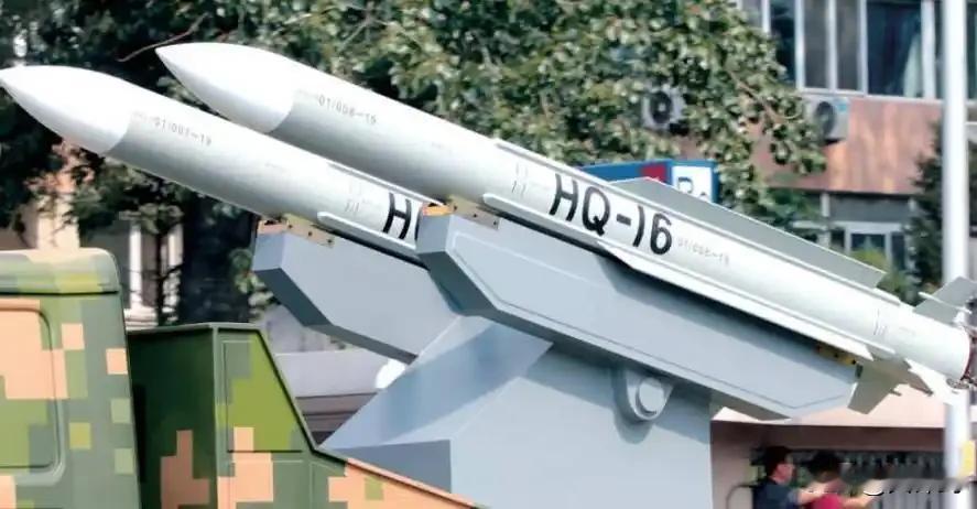 它采用无弹翼光杆气动设计+推力矢量控制技术，舍弃传统弹翼后飞行阻力降低40%，最