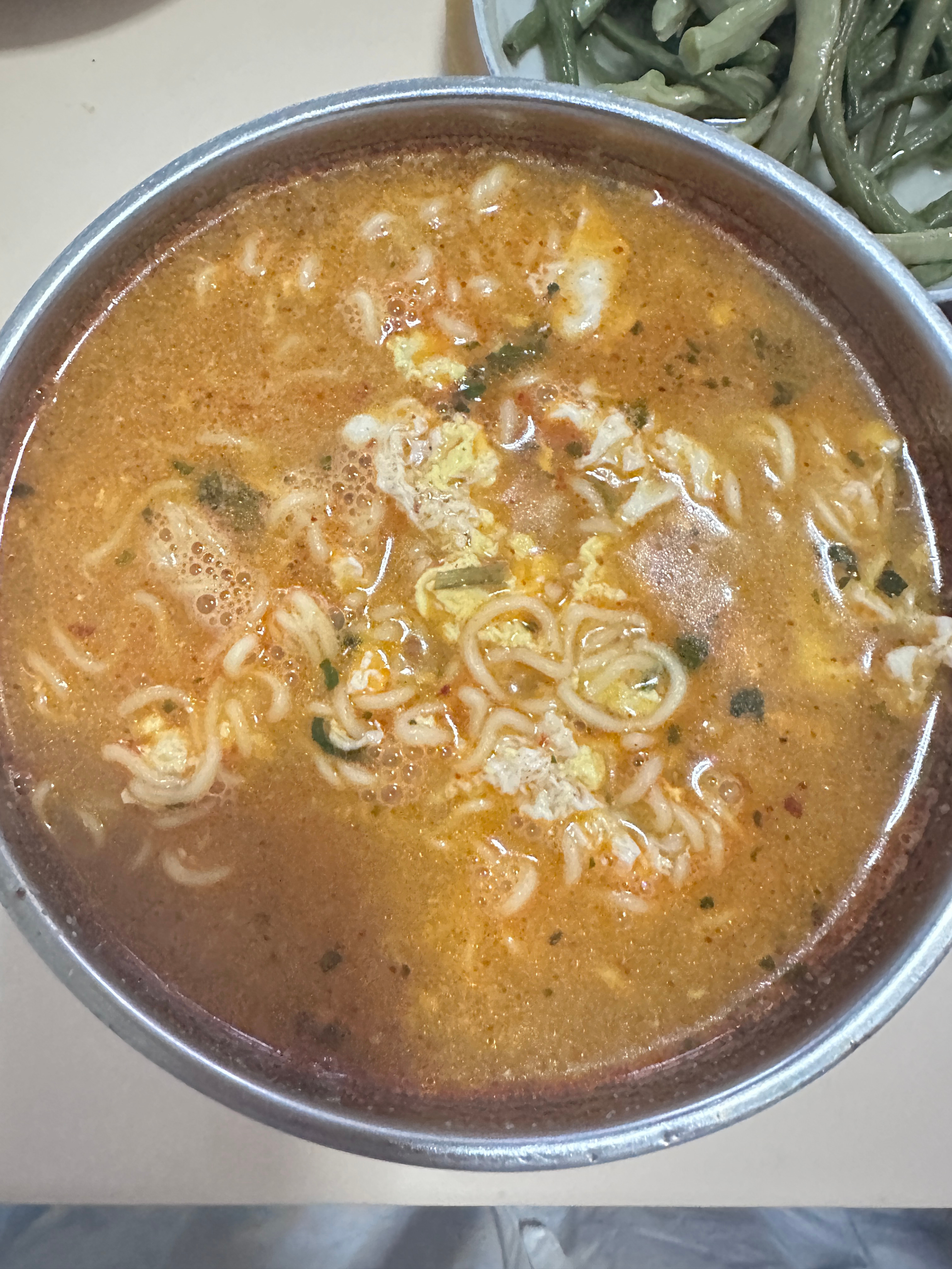 吃碗加蛋泡面🍜 