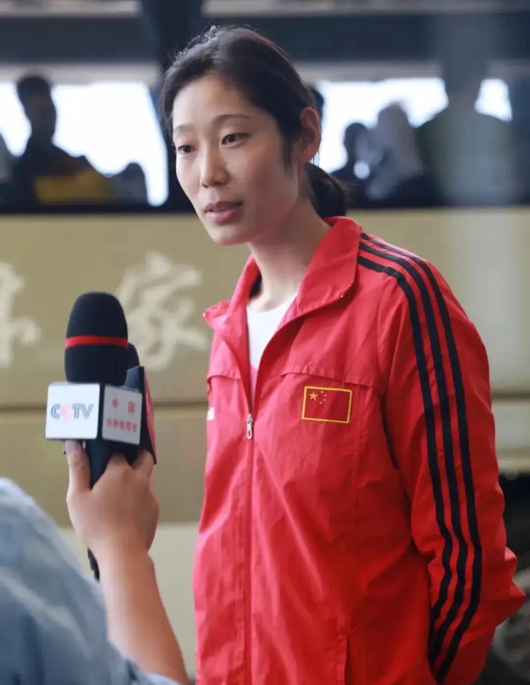 毫无保留！女排中泰之战，朱婷献出四条计策[玫瑰]
1. 泰国队攻守均衡，我们要找