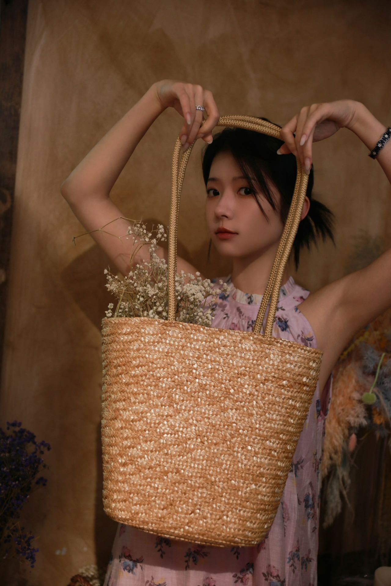 何蓝逗获最佳女主后第一部主演电影何蓝逗新电影定档七夕 上次看她拿奖还在替她激动，
