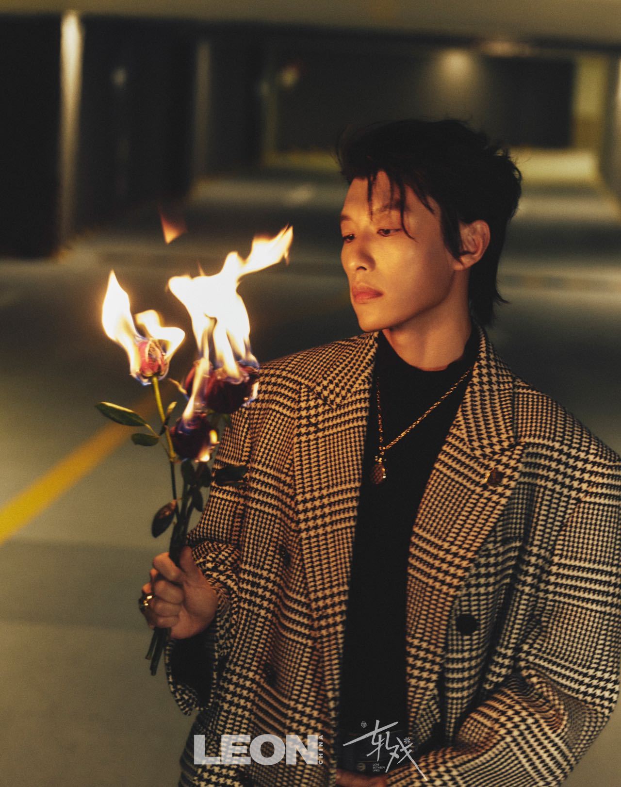 代旭真的是浑然天成的时髦感🥰🥰这个天然钻石网球手链好闪好漂亮啊！不愧是今年爆