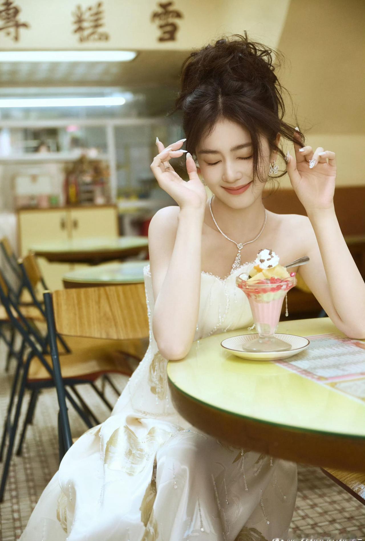 白鹿白鹿 🍀白鹿思念汤圆全球代言人 🍀白鹿2025年终总结 

†·♡+ 你