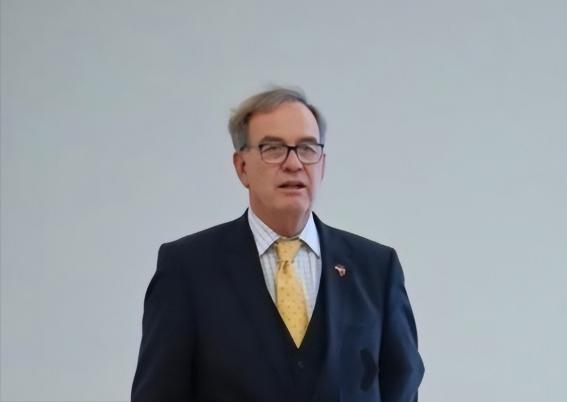 德国：中美打不起来了，因为打了也白打！日前德国教授曾坦率指出：美国不是害怕中国，
