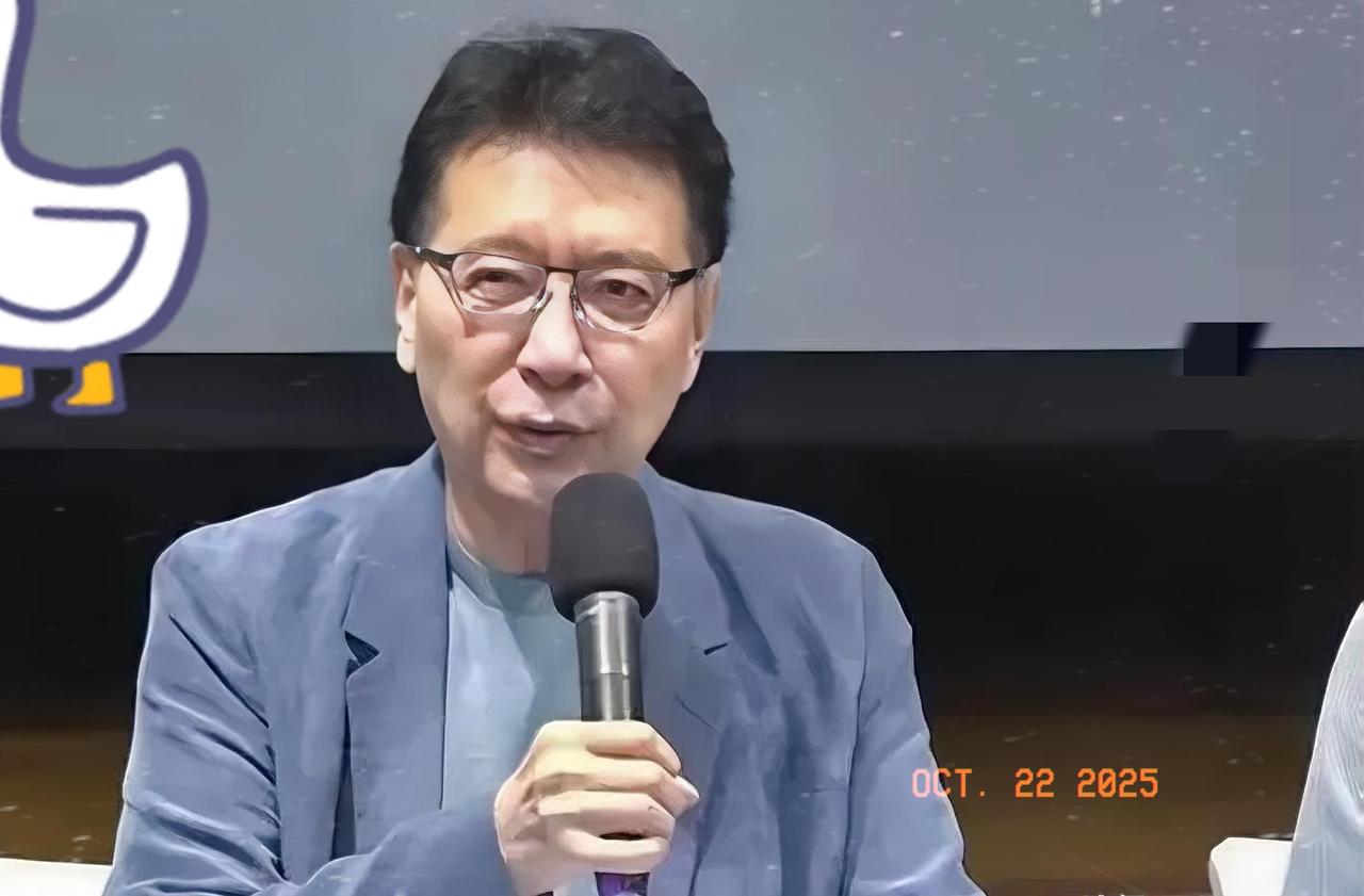 再问赵少康：你的外公罪大恶极，被解放军枪毙，难道不应该吗？你的父亲被解放军两次俘