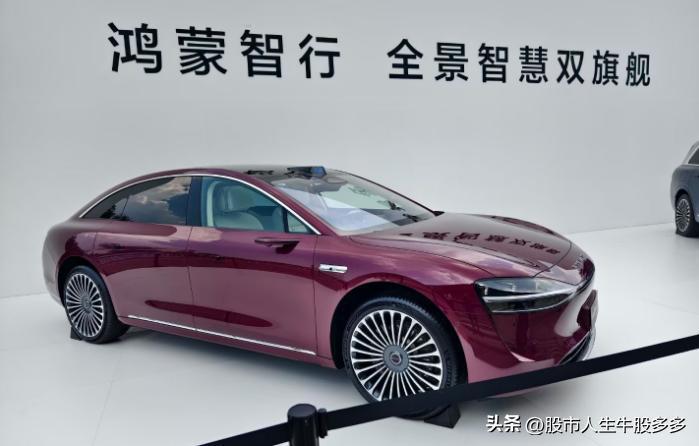 今天华为与车企合作打造的第三个“界”享界旗下首款车型——享界S9在北京正式发布!