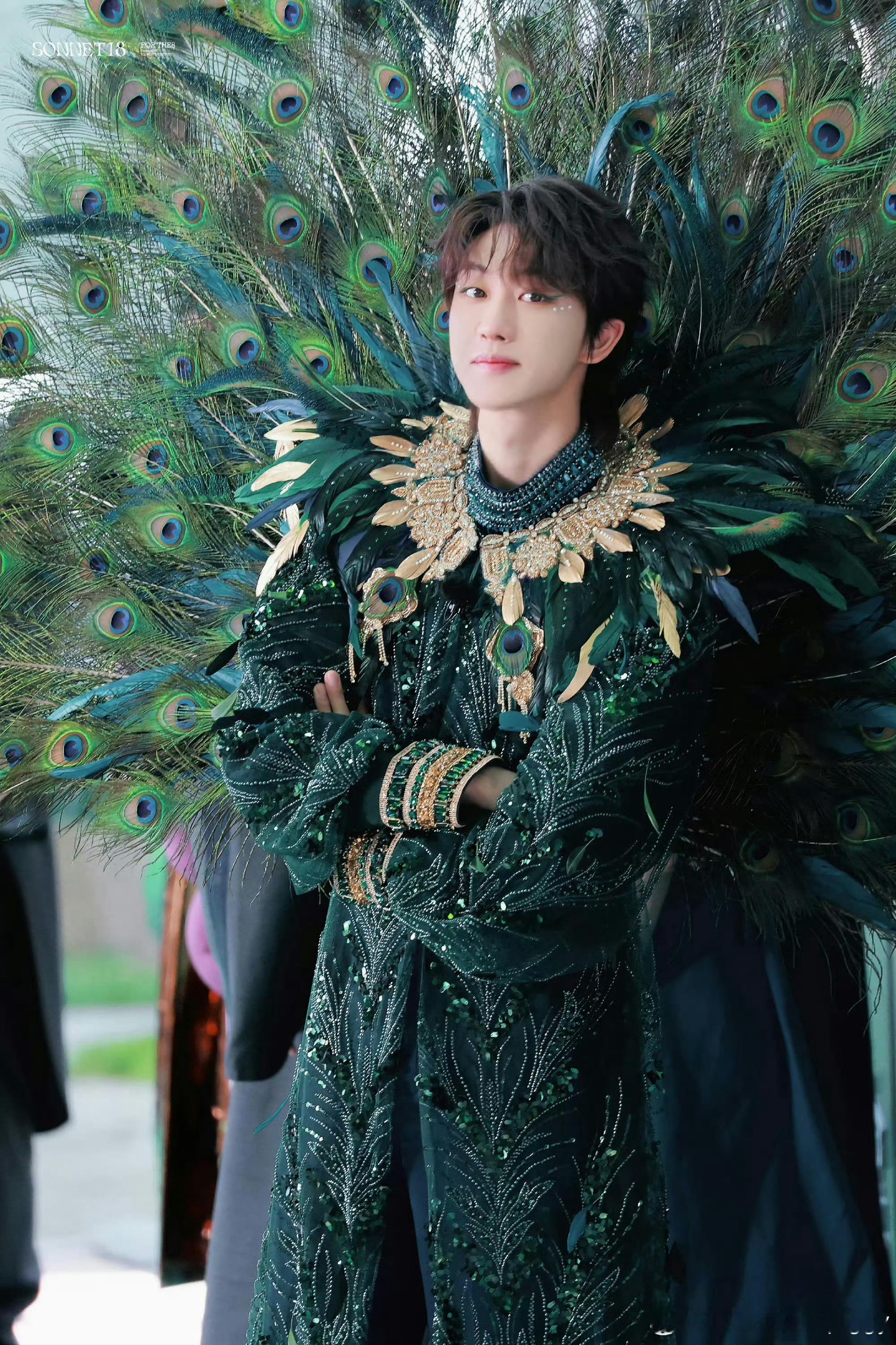 #青环5全员走青毯# 青环5太会整活儿了[打call]别人走红毯，青环走青毯，这