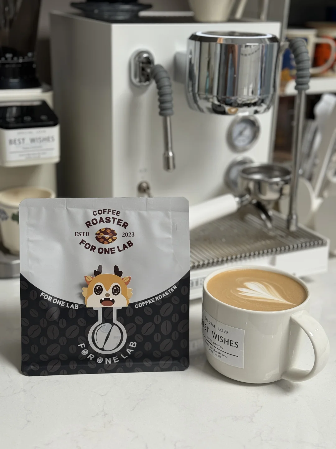 今日晚咖☕奶呼呼的热拿铁很可哦！