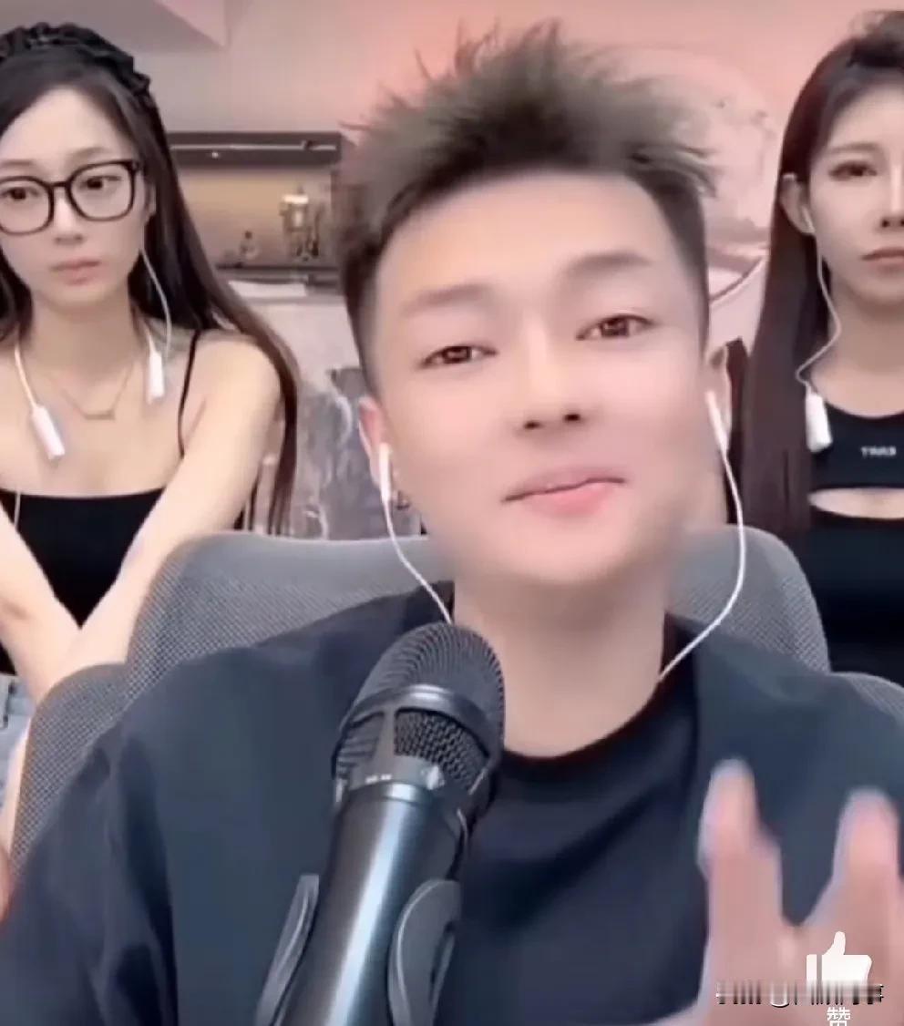 宇文泡说以后再想喊辛巴哥哥就得千里传音了！

            宇文泡说现