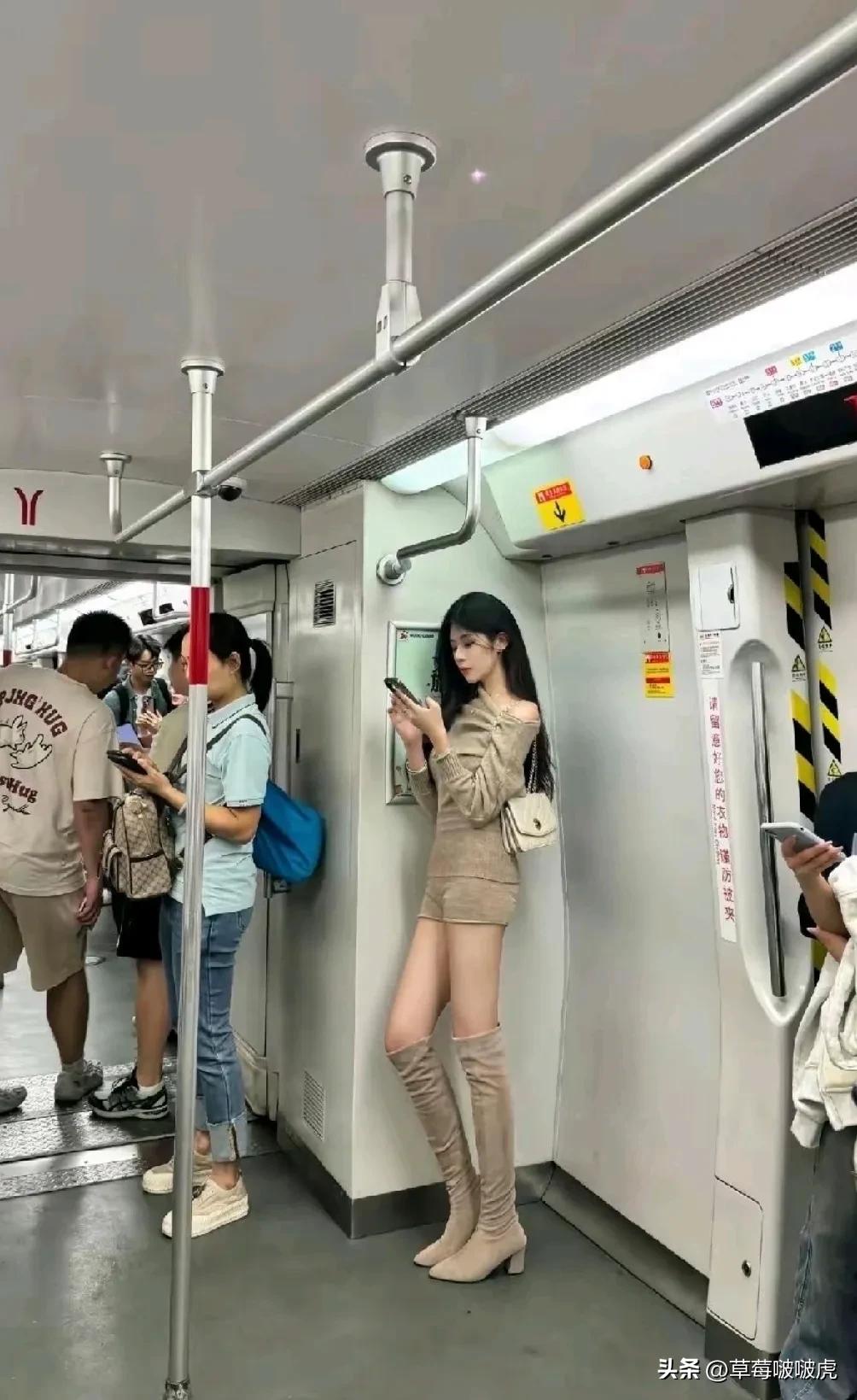 不理解  这大靴子👢脚不得哇哇出汗啊