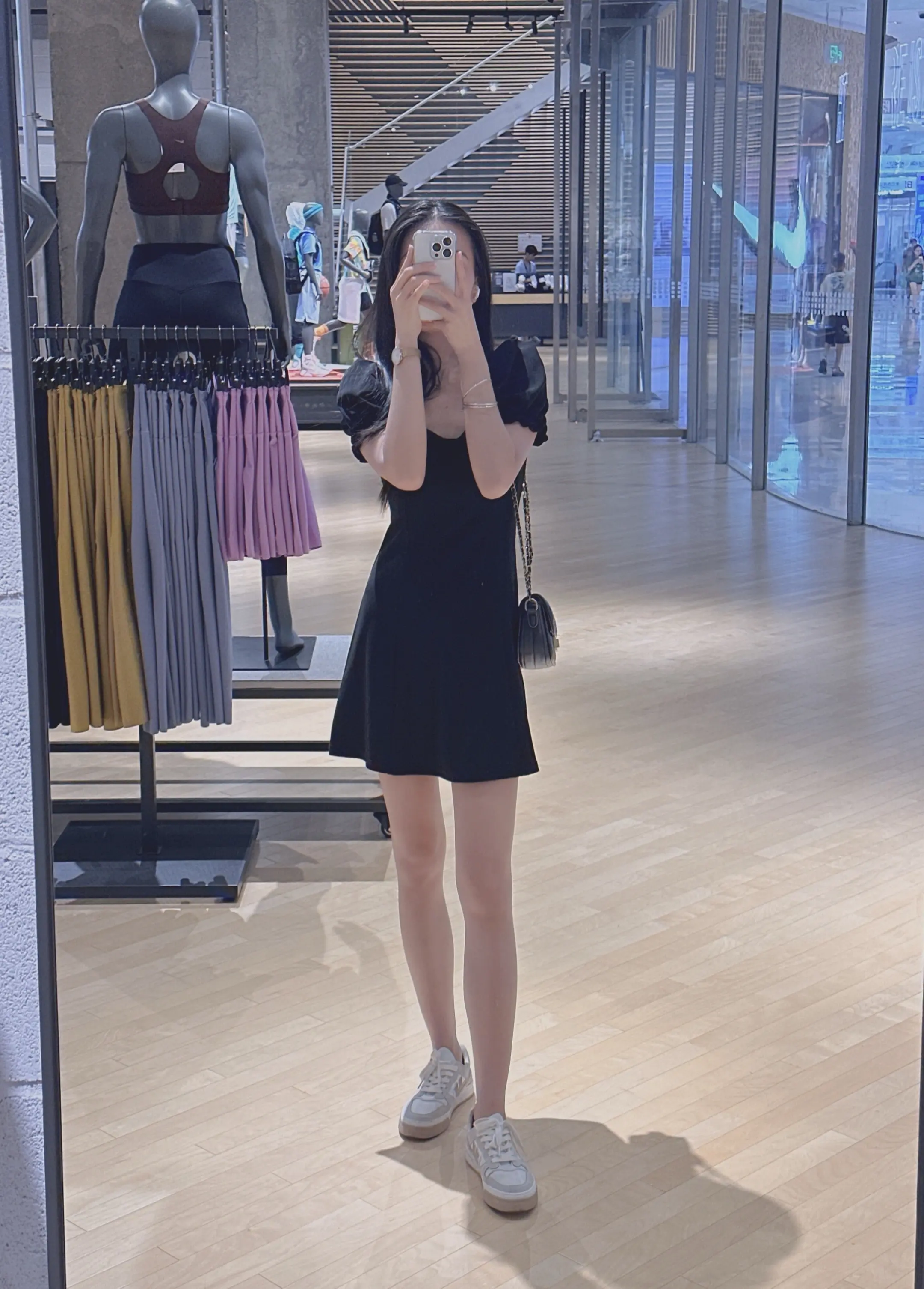 这么热的天只有室内适合活动😂😂