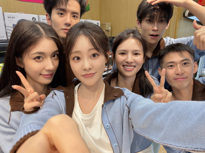 祝绪丹星辰大海班长体验卡结束哇！体验了超市和理发店里面的不同工种，学习了很多也收