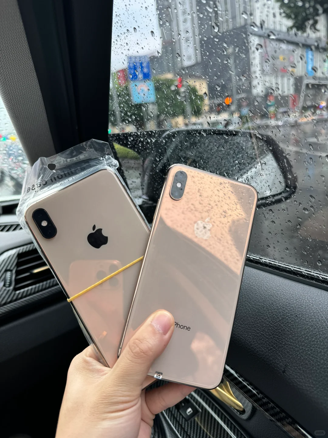 面交两台苹果Xs Max金色256G国行 成色97-98