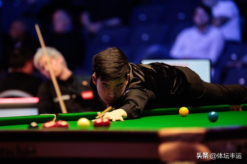 刚刚结束的 1/8 决赛第三场中国德比战，斯佳辉 5 - 3 战胜庞俊旭晋级八强