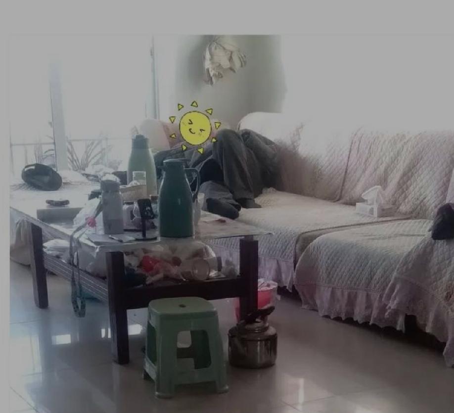 我公公真的太不正常了！
我公公今年六十九岁，早上睡醒起身没过片刻，困意就接连找上